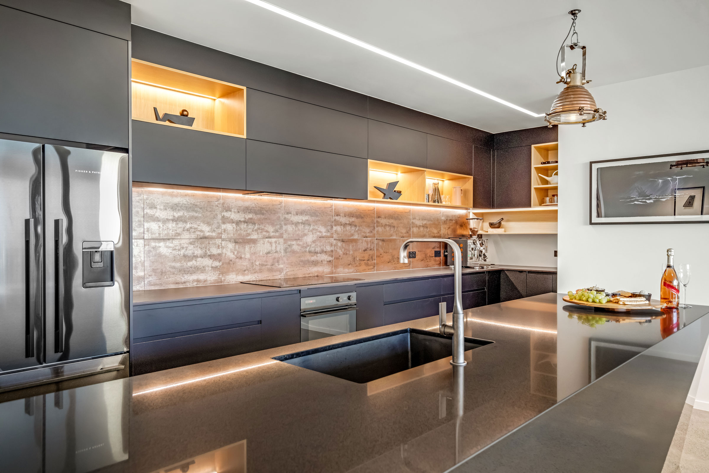 Modern kitchen by Simon Penn Building